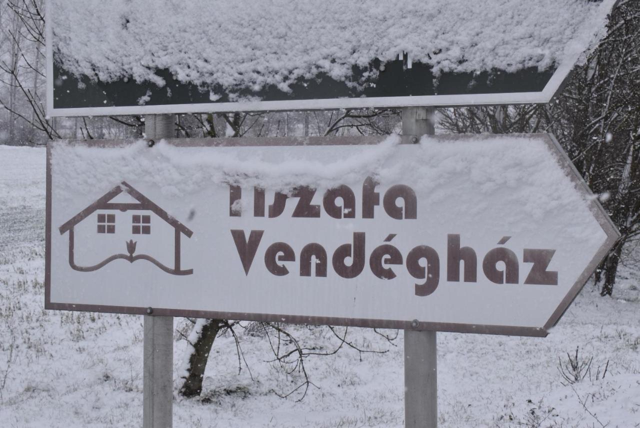Tiszafa Vendégház Szentgál Extérieur photo
