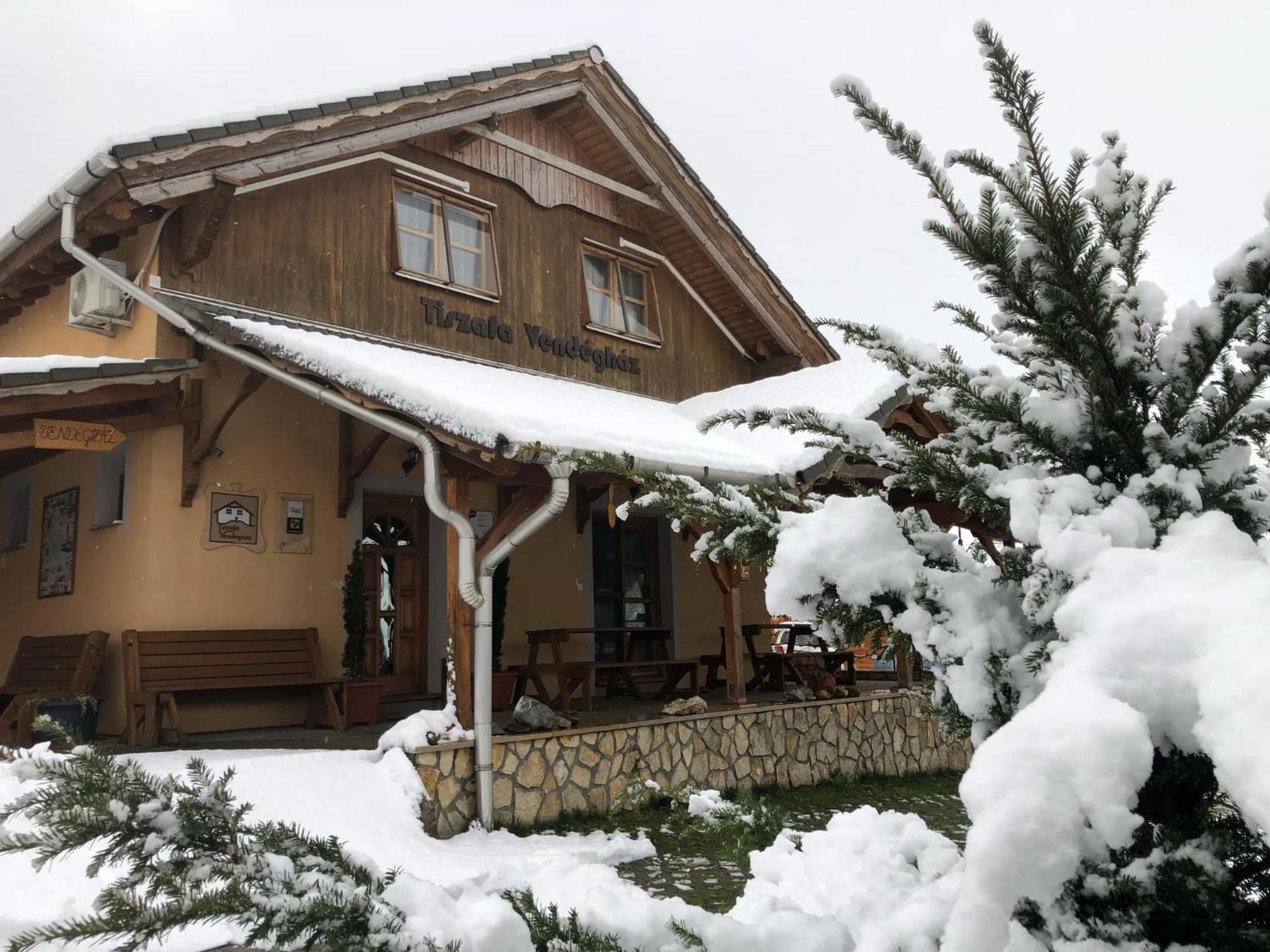 Tiszafa Vendégház Szentgál Extérieur photo